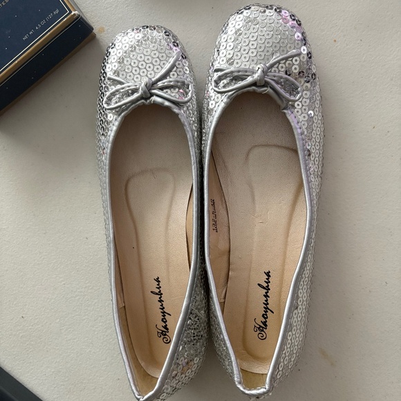 🤍 Now Silver Ballet Flats - Picture 2 of 3
